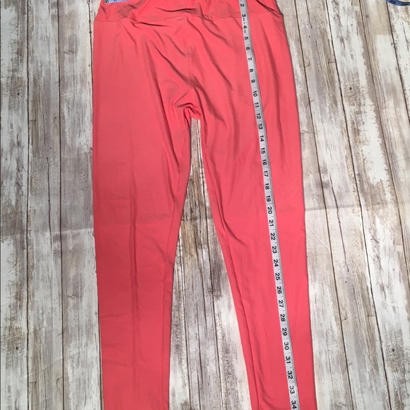 LulaRoe solid pink TC leggings - Picture 3 of 3